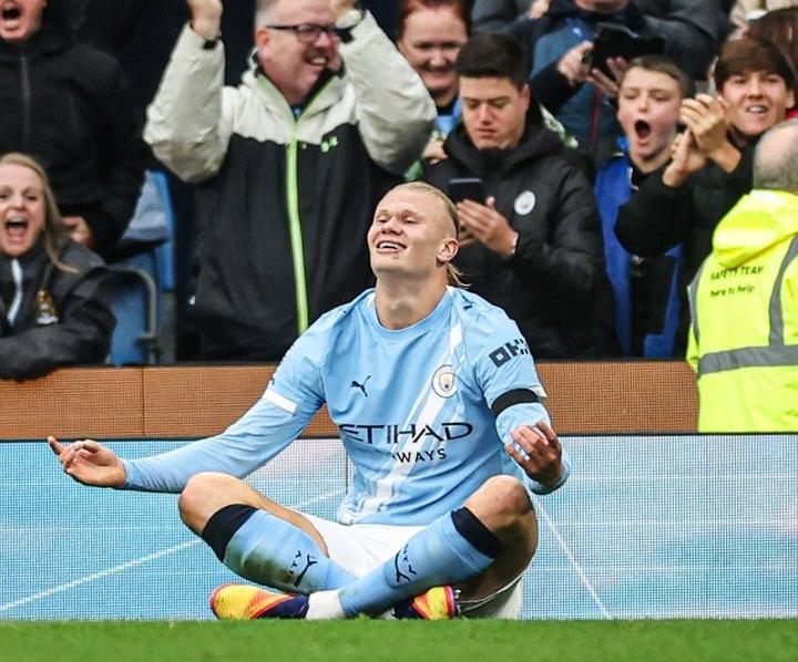 哈兰德欧冠52场打进54球，目前排名历史第十。哈兰德这效率太恐怖了，不挑球队不挑