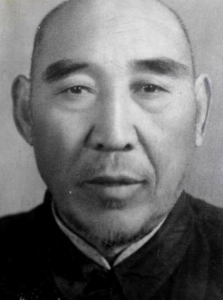 1936年，武术大师寇运兴在德国柏林献艺时，遭遇芬兰拳击手的公然挑衅：
