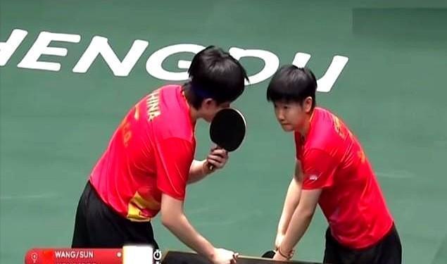 莎头组合把对手直接整不会了。2025成都混双团体世界杯上，王楚钦在那儿搞了“