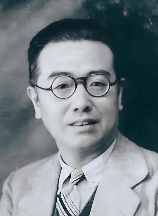 1966年，大庆油田发现者谢家荣吞下一整瓶安眠药，在睡梦中离世，第二天，