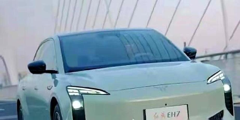 全红婵的父亲，最近对院子里的几台车“停哪”这个事，估计心思乱成了一锅粥。院子