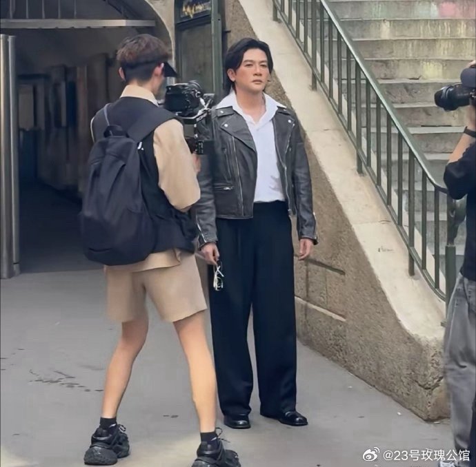 谁能认得出来他是还珠格格的演员？化妆后变了个人。