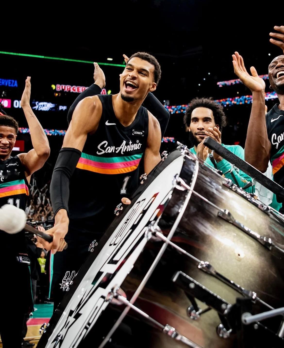 晚安马刺让心归于平静，不必追赶他人的节奏，按自己的步调，慢慢走也很好。晚安刺