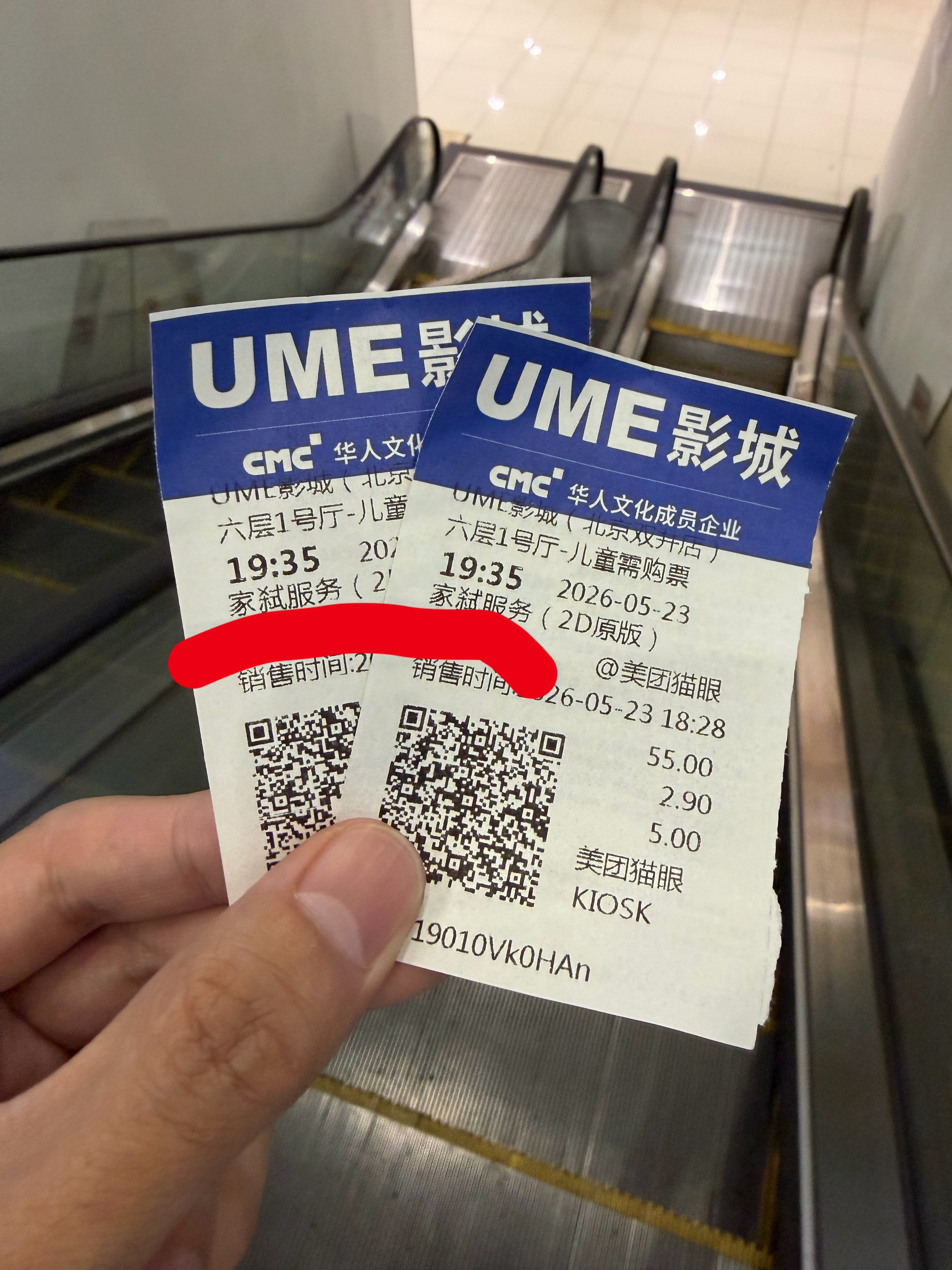 电影家弑服务太精彩了！悉尼妹这个碧池！这个戏真不错！全程无尿点！男主太帅了