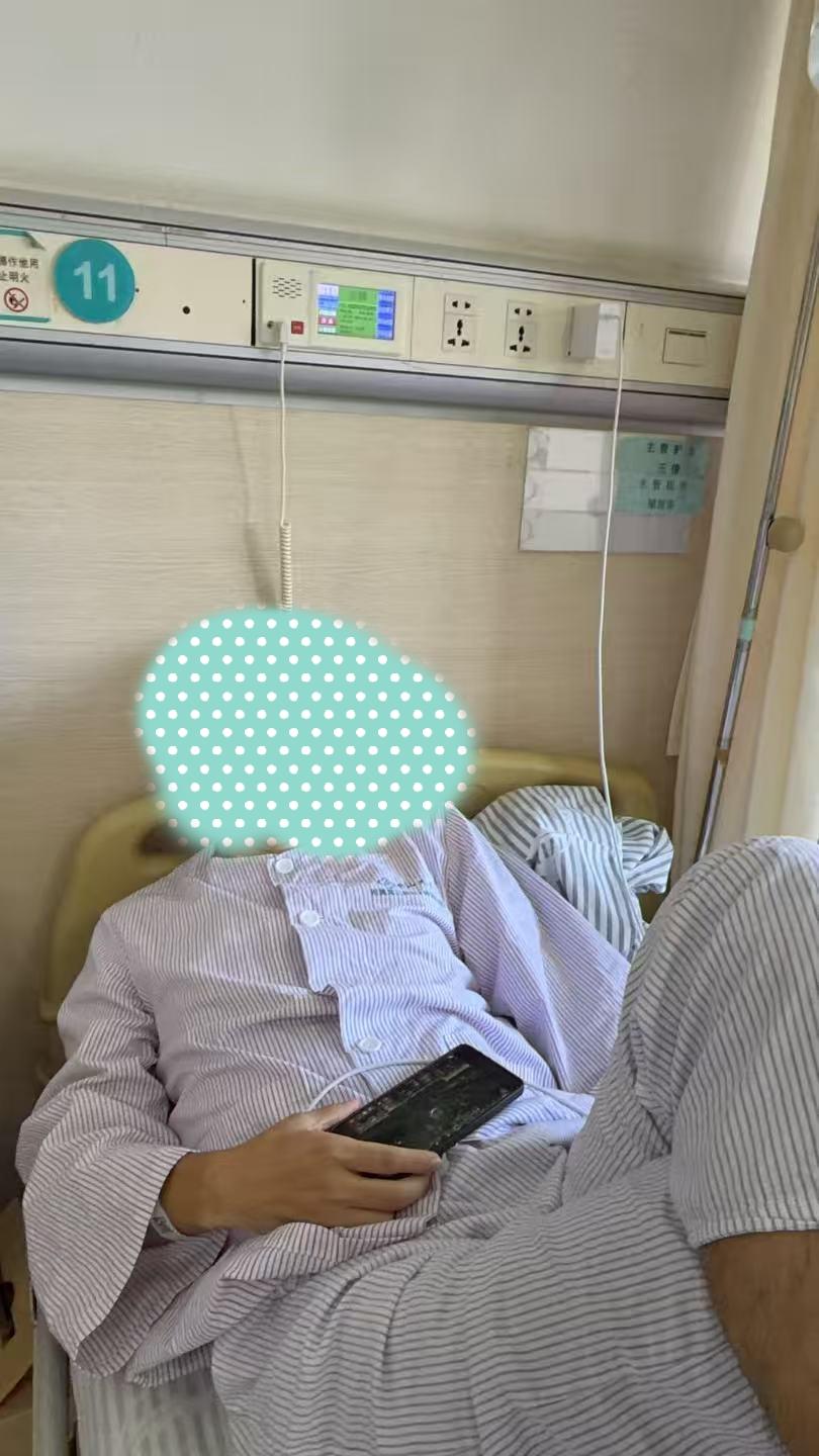 这叫什么事啊！一家两个人有病住院，我这“老、高、糖”忙里忙外。上午要去医院照
