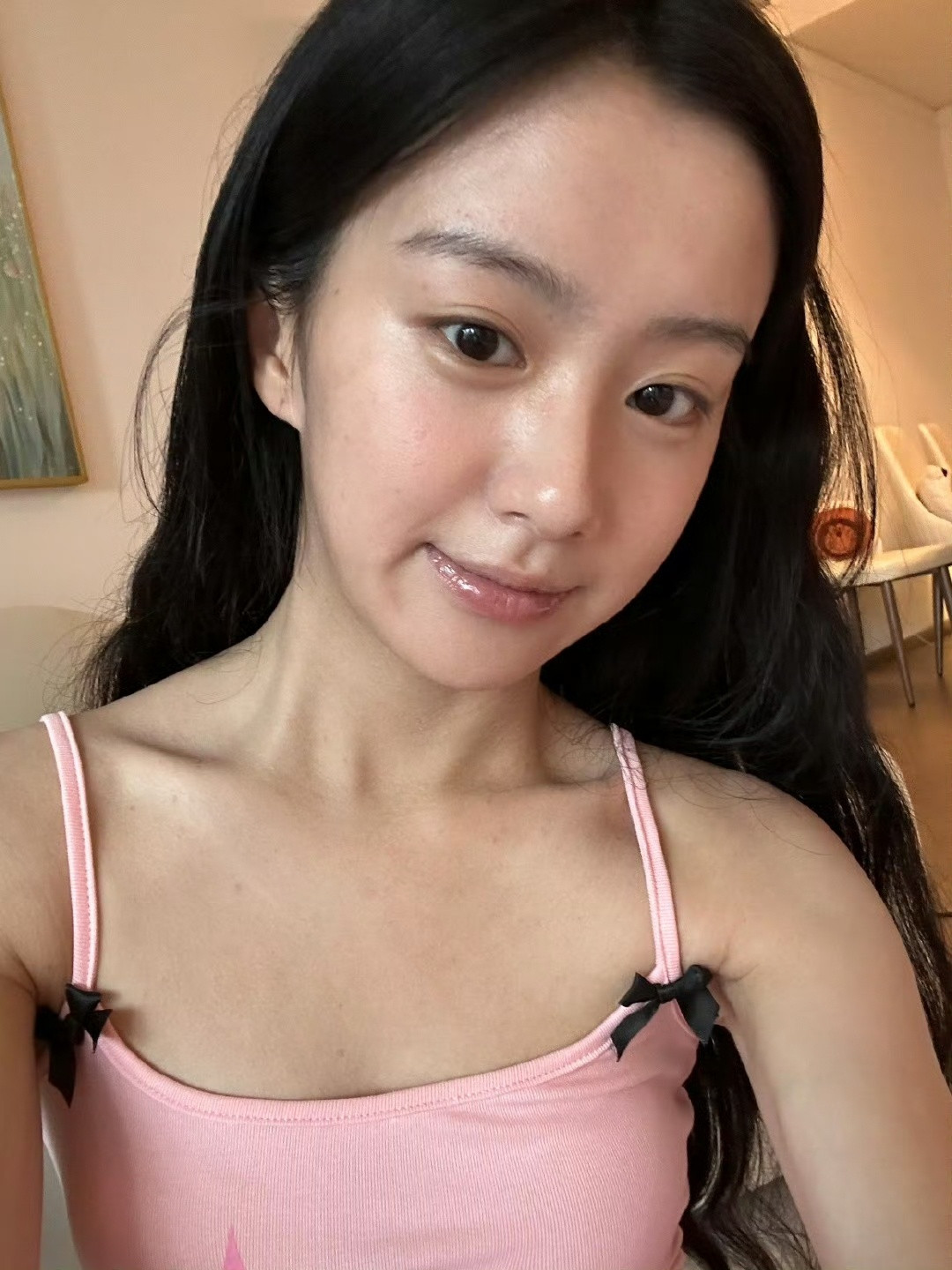 包上恩你怎么总是和她们说话算了你笑起来好可爱🐽