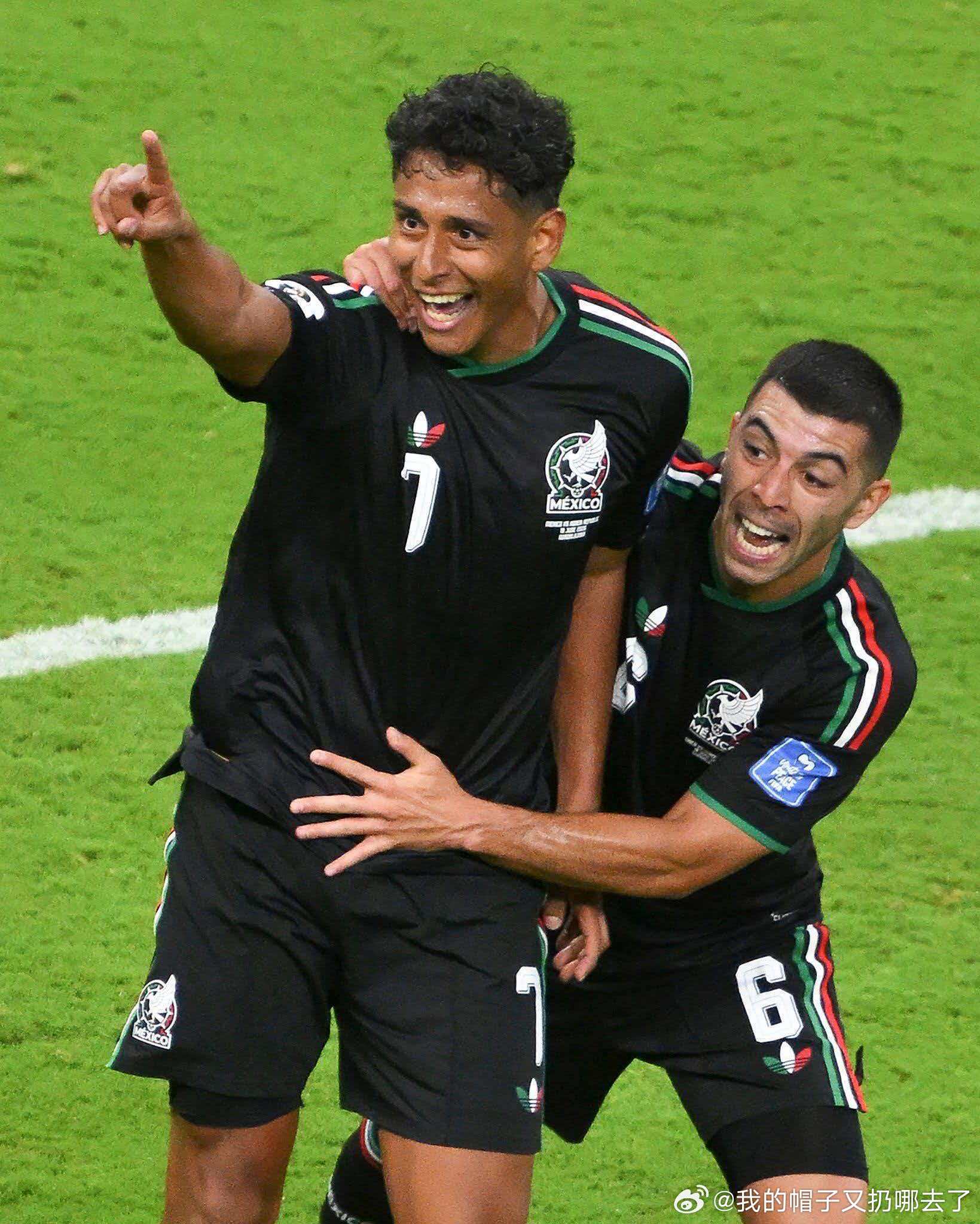 韩国0进球2表情包两轮小组赛韩国颗粒无收，多次射门都没能转化成进球。孙兴慜频频摇