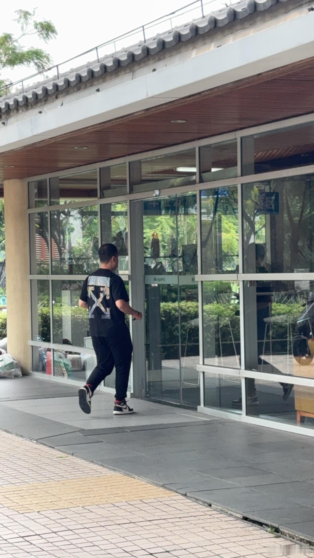 怎么会有这种人，还没到就一直问我到了没……结果我到了他还没到[？？？][？？？]