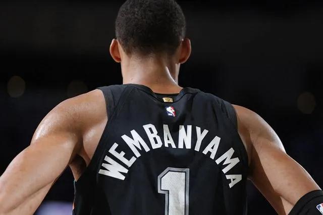 29分钟改写历史？文班亚马MVP争议炸锅！罗斯最年轻纪录危矣NBA最新一期M