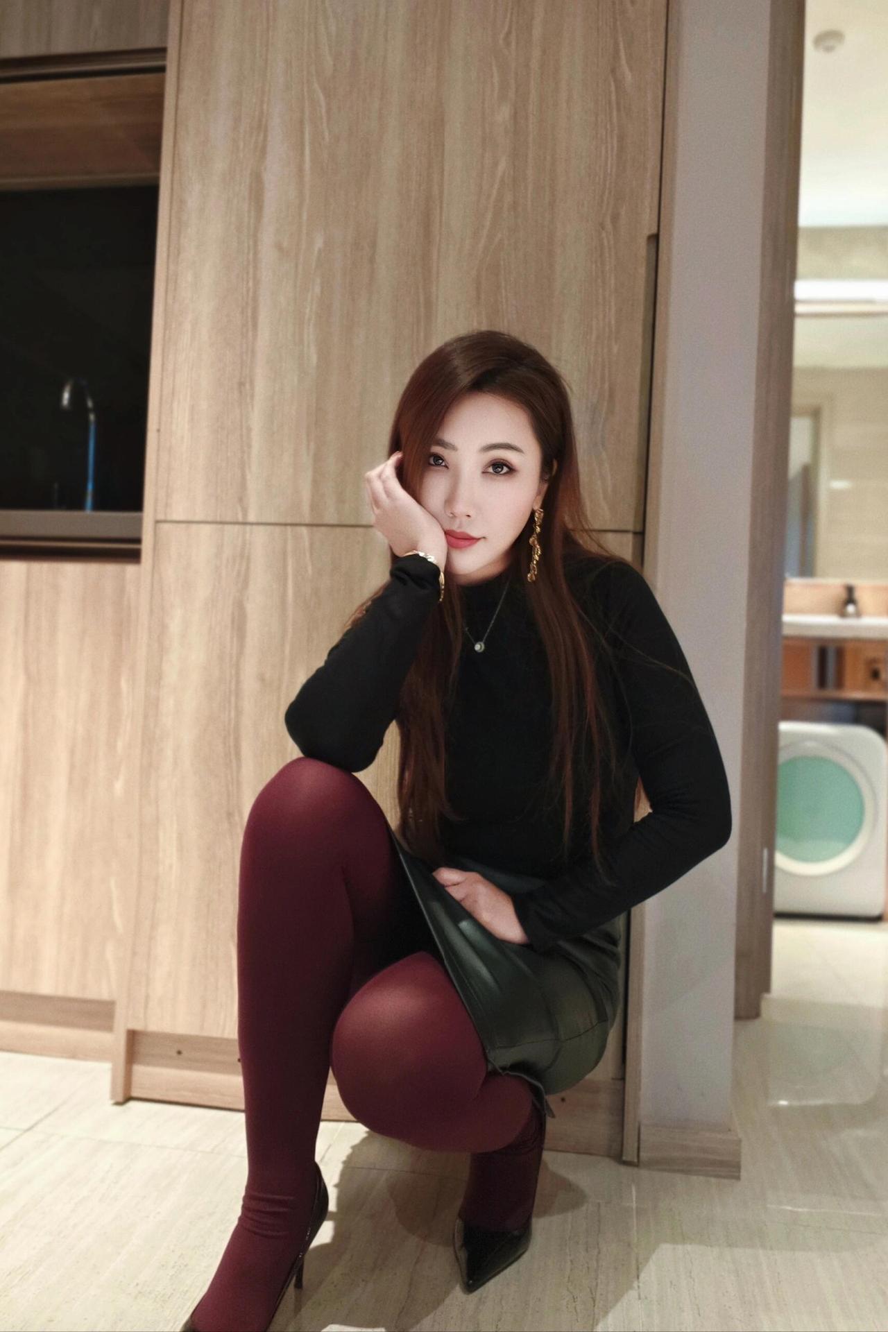 黑色✖红色搭配，cp组合美到犯规，黑色和红色搭配，妥妥的时髦精。冬天好搭子