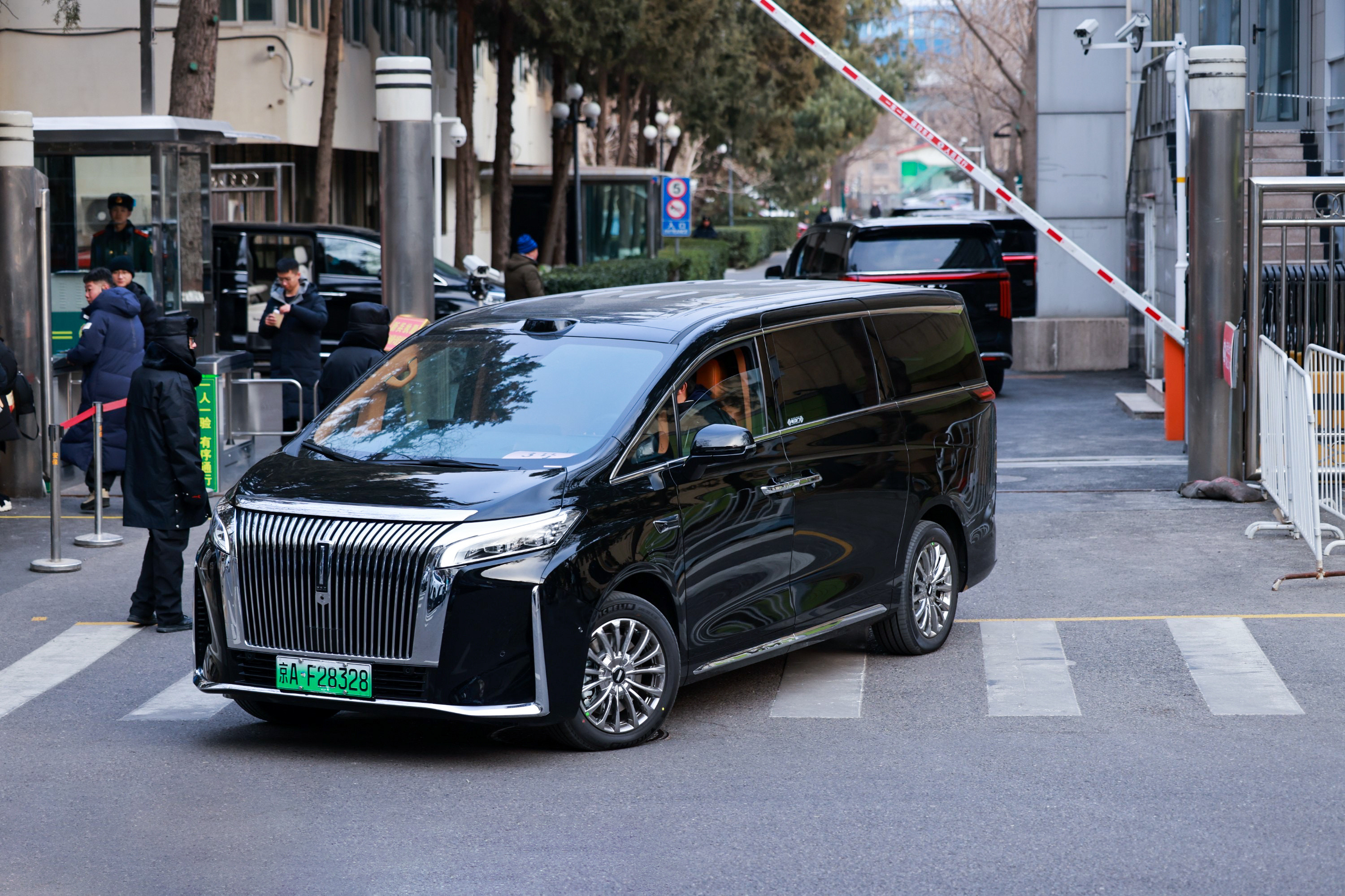 新年快乐兄弟们！这两天出门走亲戚，路上看到好几辆坦克500，气场是真的足。刚才刷