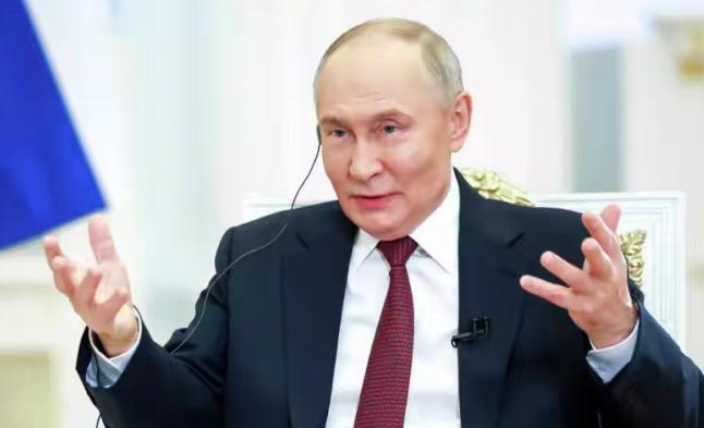 普京正访问印度，一名印度记者问起他对中印矛盾的看法，普京回答太牛了！普京称：中