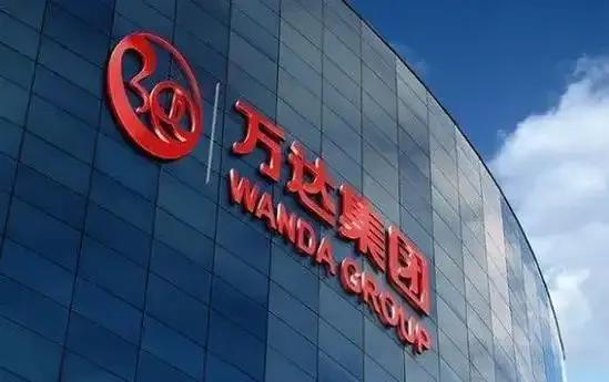 有一些人对这事不懂。他们想的是，王健林手里就算只剩100个亿，几辈子也花不完。