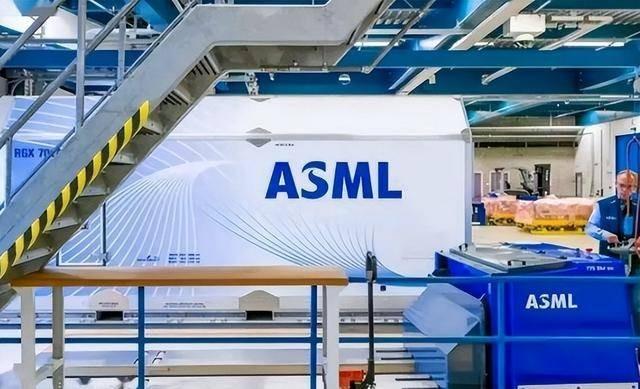 荷兰这次是玩不转了，中方已经正式升级对荷兰的稀土出口管控！自12月1日起，任