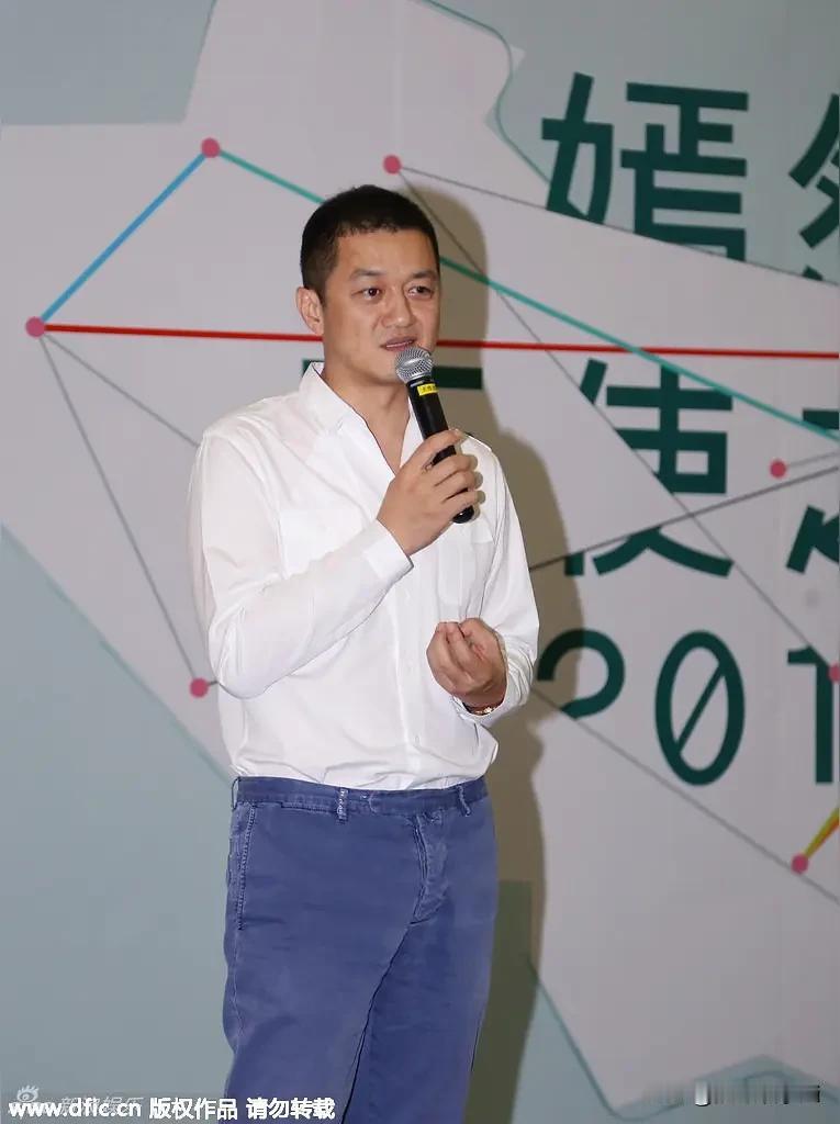 李亚鹏说，我二十几岁就拍电影，男一号，在北京已经有车，有个小小的别墅，有个小小的