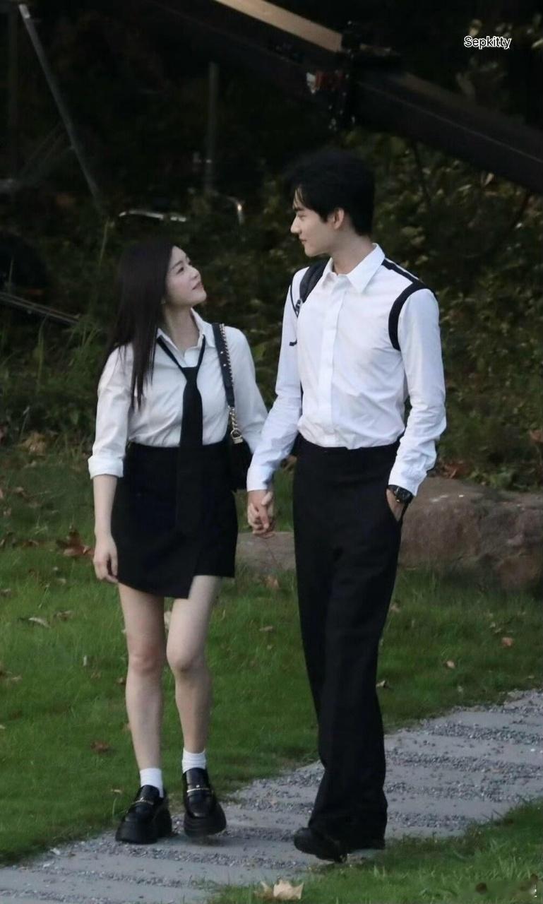 狙击蝴蝶追杀姐姐网友：以为是紧张刺激谍战片，结果是治愈成长系故事，男友追更追