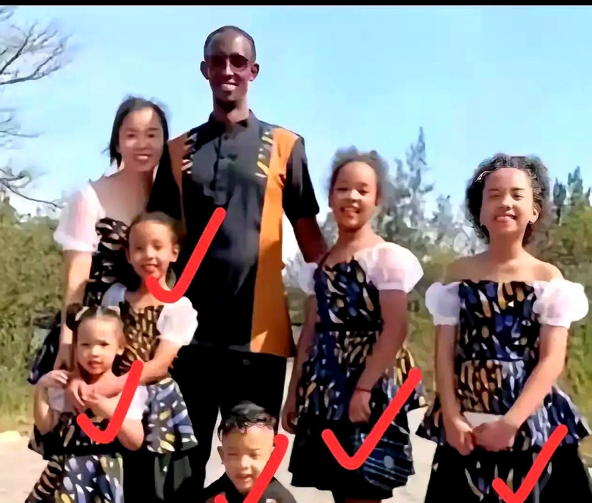 ##中国媳妇嫁到非洲生了五娃这事儿真让人血压飙升，一个
