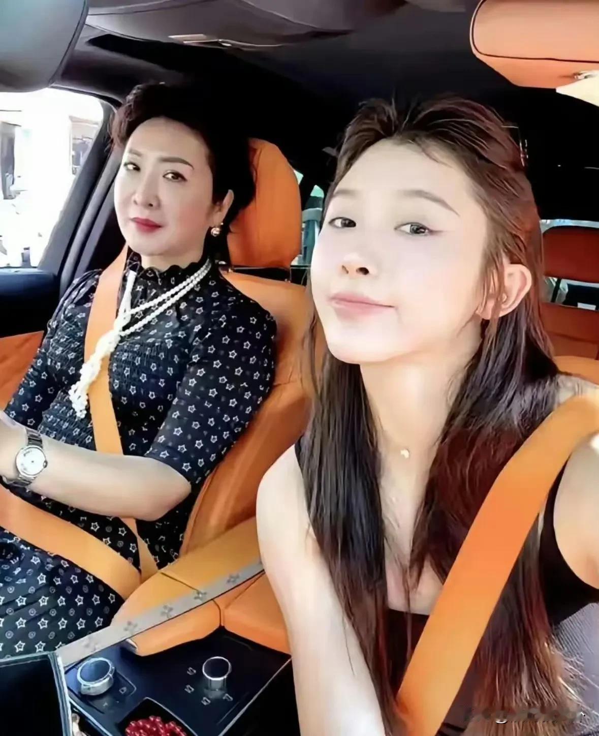 吴艳妮才是最早一批的王诗龄吧，妈妈有钱养出来的小孩就是漂亮有气质。妈富养女，果
