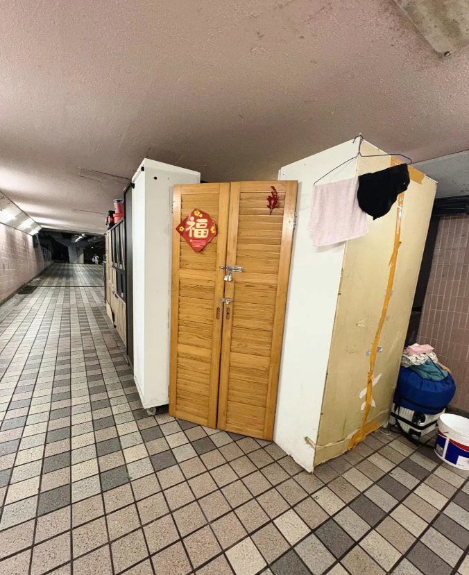 香港的某些地下通道里面
