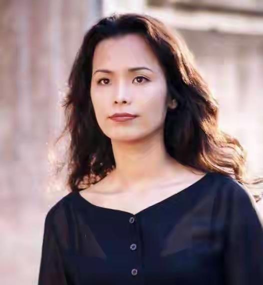 韦唯年轻时嫁了个外国老头，生了仨孩子！中国人说她：不符合中国的审美，符合外国的审