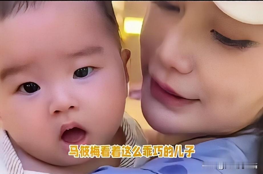 马筱梅家5个多月的儿子汪宝太可爱啦！他大名叫汪吉辰，一段对镜互动视频让他成了全网
