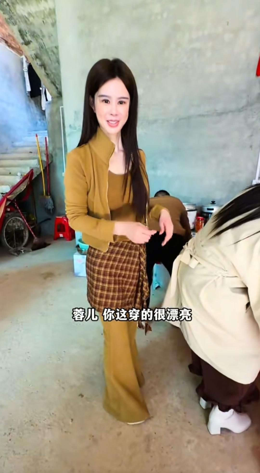 我婆婆扔掉我一件旧衬衫，第二天我穿着它做的围裙去上班，同事追着问是哪个小众设计师