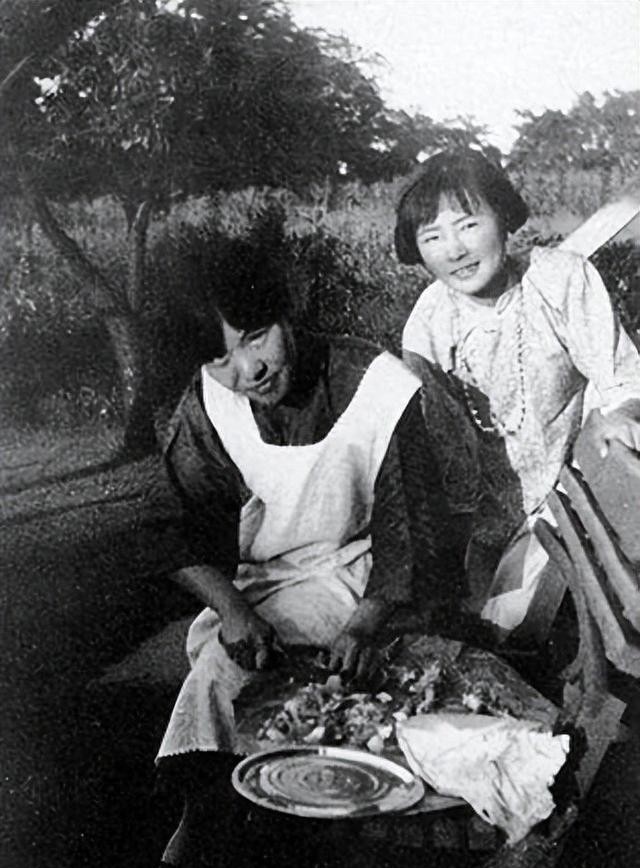 1933年，冰心公开发文讽刺林徽因喜欢被男人围绕，有伤风化，林徽因不争不辩，只给