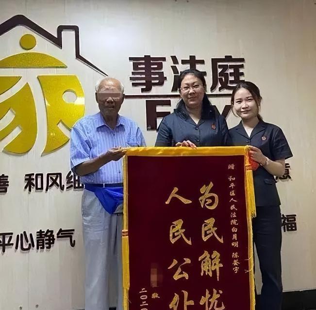 2020年，结婚57年，连菜刀都要AA的天津八旬老夫妻，终于离婚了，刚离婚，他们