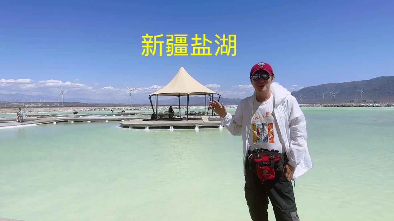 今天和朋友开车去了新疆盐湖，离乌鲁木齐不算太远。中午吃的手抓饭，饼哥第一次来新