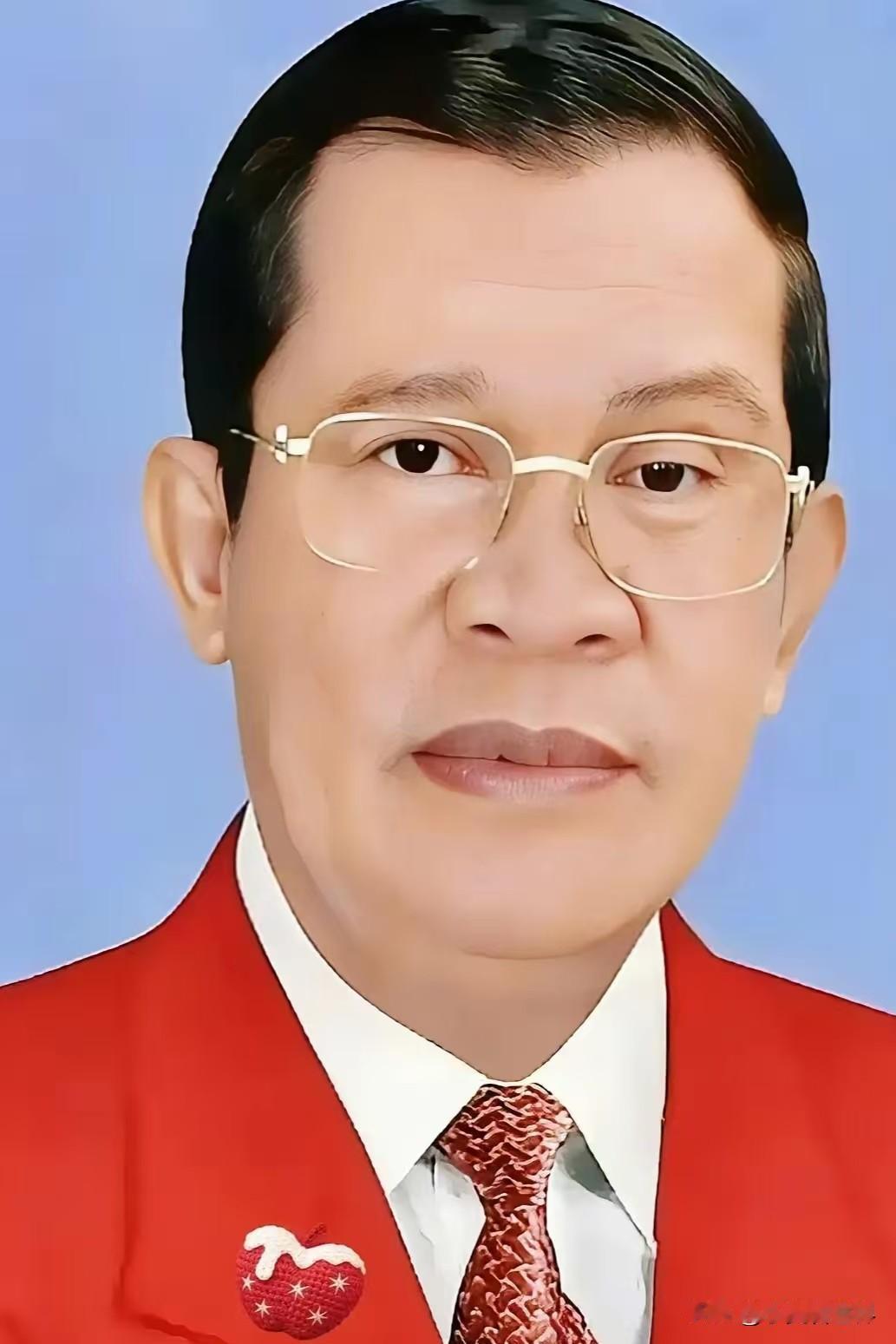 洪森直接开骂了!指着他那个48岁的儿子，“让你去美国待了10年，人脉呢？关系呢