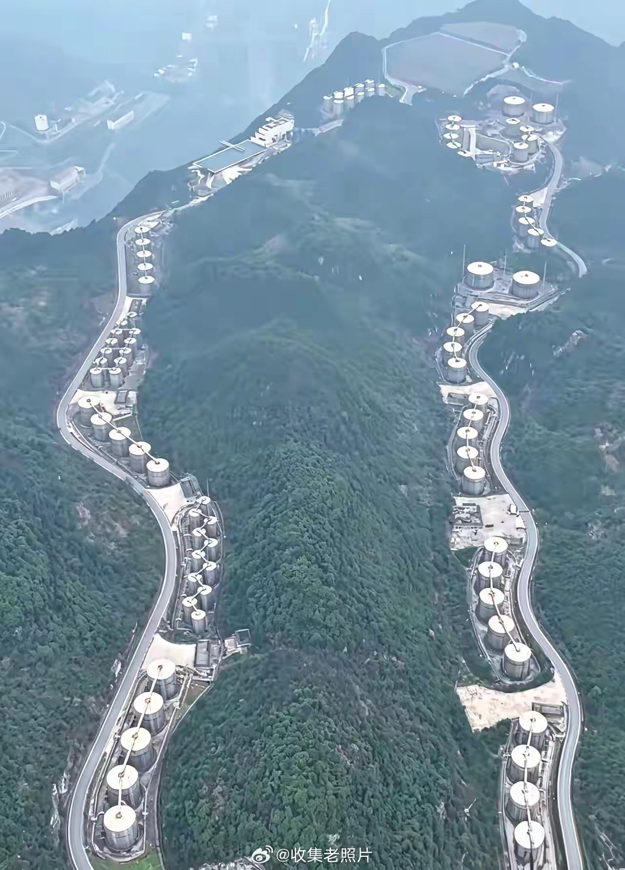 四川某地，绵延数公里的“大铁罐”。这竟然是酿酒厂，你没看错吧？