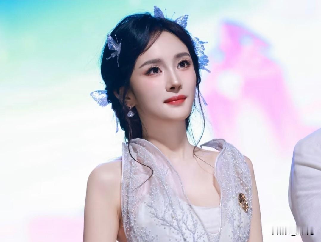 单身后的杨幂，杀疯了论清醒搞事业，杨幂称第二没人敢称第一。85花顶流出道，