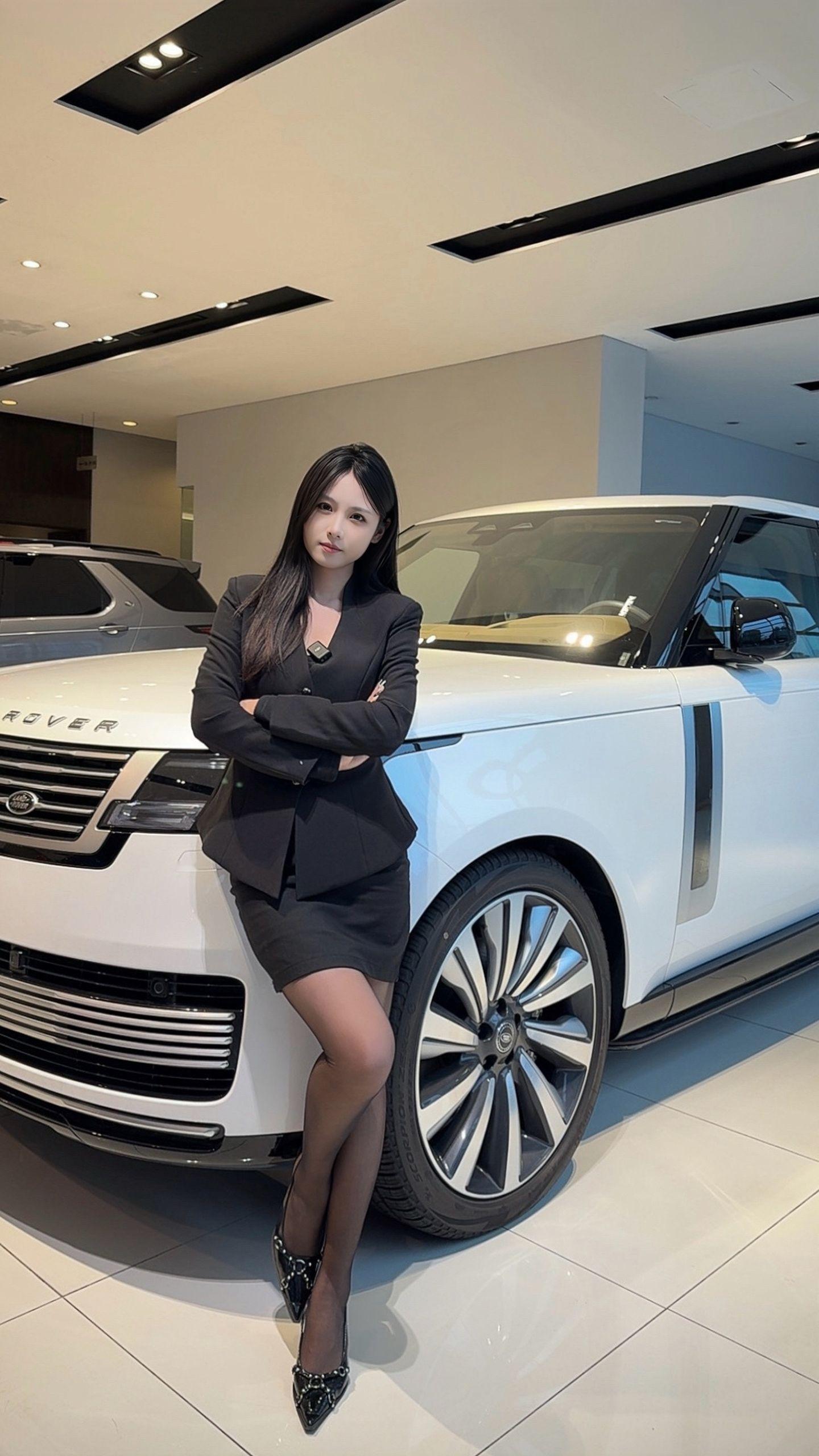 揽胜这姿态是真挺拔啊！真漂亮