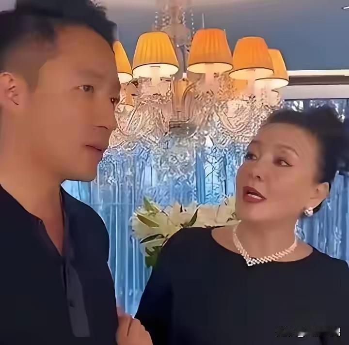 汪小菲并非被网友骂声，骂醒，而是汹涌的舆论浪潮实在难以抵挡，他深知若任由舆论发酵