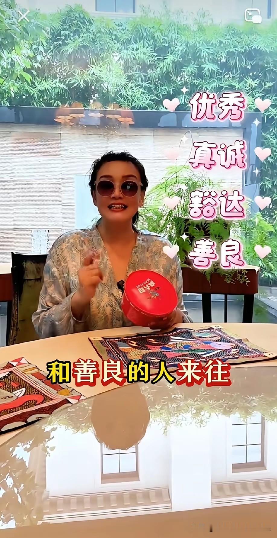 你们仔细琢磨张兰这套说话方式，真的太有手段了。别人心里准备用来批评她的那些话，