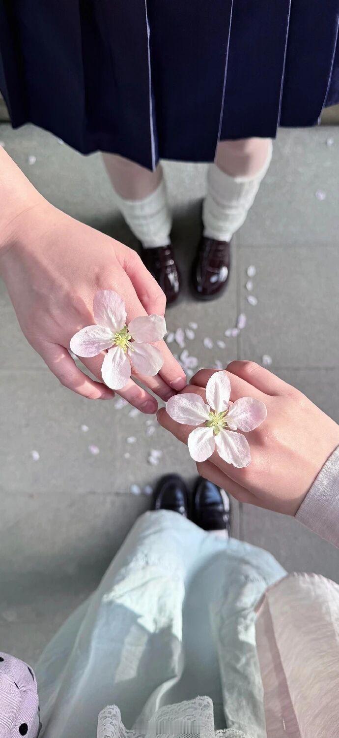 我想拉你入地狱，却又奉你如神明。——甜醋鱼《狂恋你》早安推文