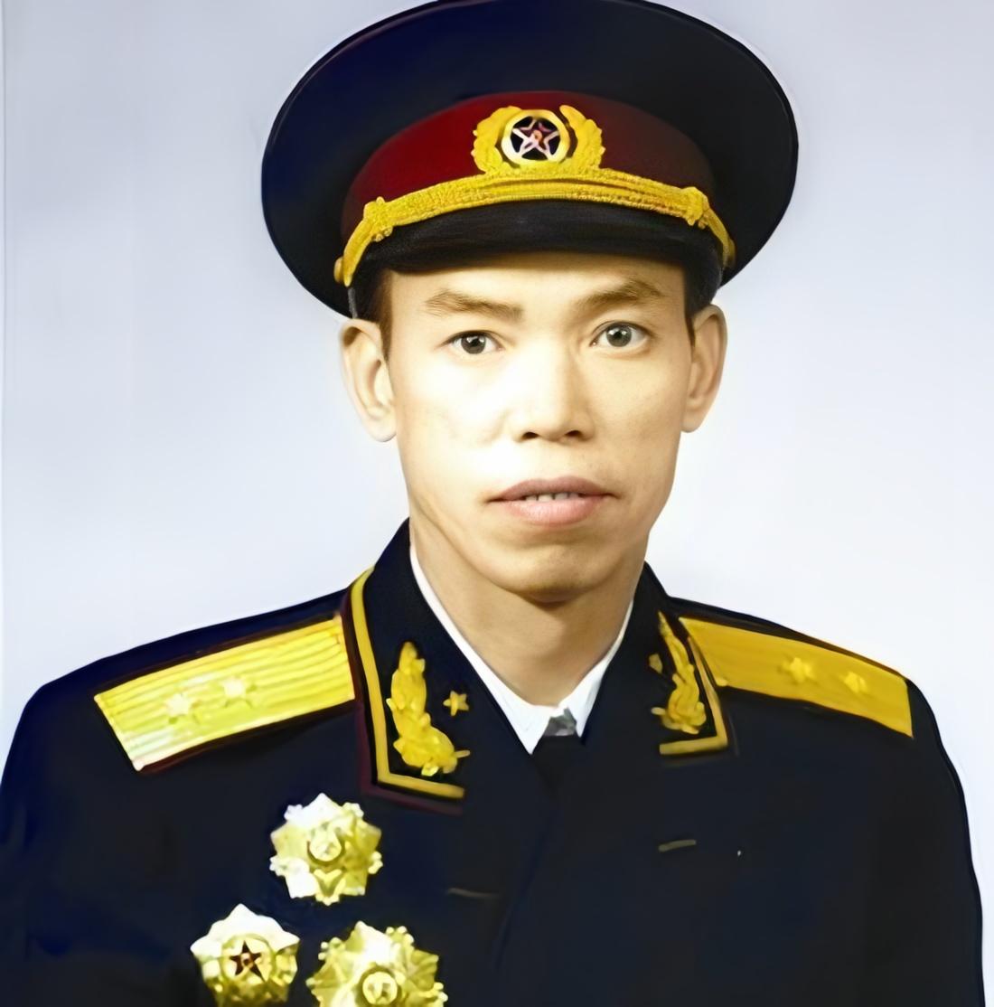 抗战胜利，最先到达东北的共产党部队主力，有黄克诚的新四军第三师，还有梁兴初的山东