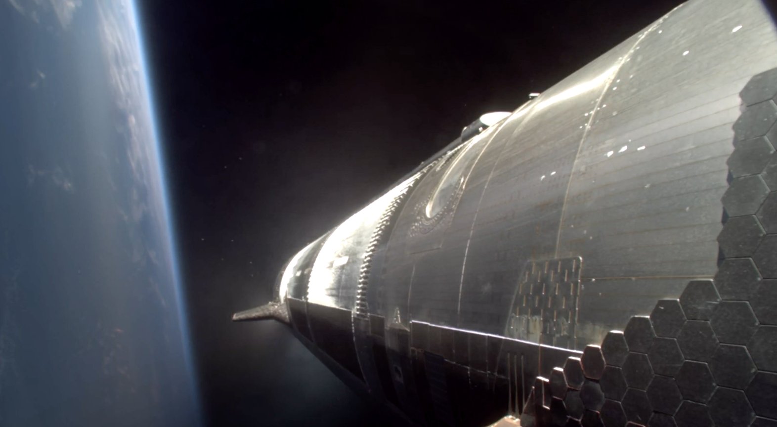 5月28日，SpaceX进行了星舰9飞。事后发布了快速总结：超重型火箭助推器首次