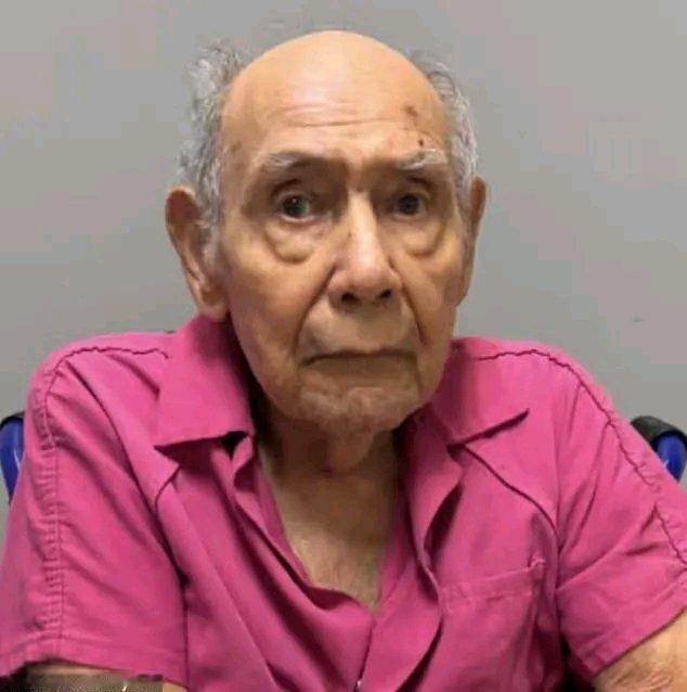 英媒11月28日报道了一起令人唏嘘的事件。美国得克萨斯州88岁的欧内斯特·里亚尔