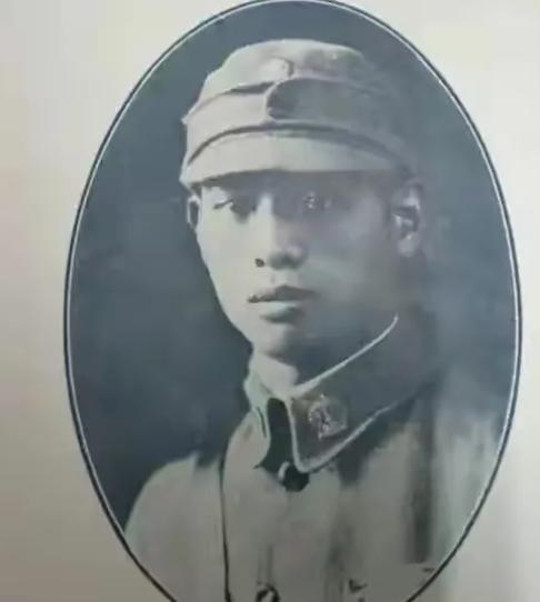 1939年，国军营长被日军包围，师长大惊，连忙给他发报，让他突围，还说会派人接应