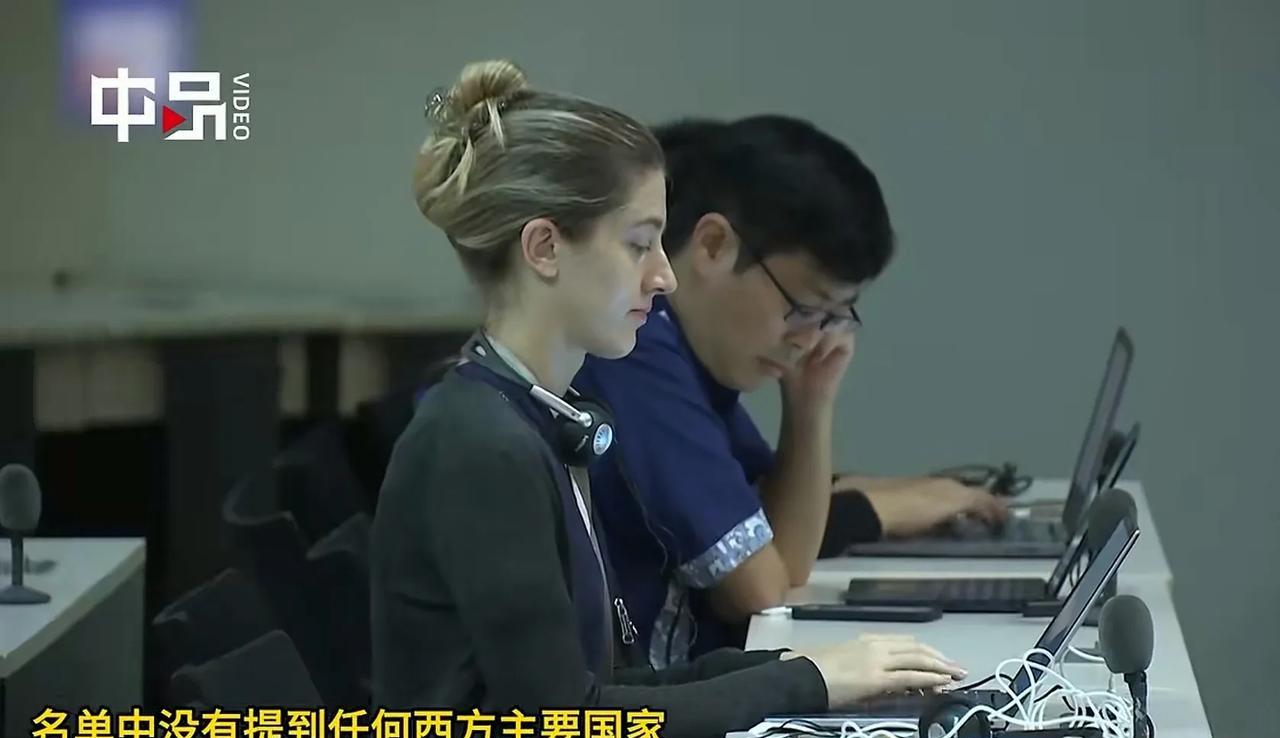 路透社记者问咱们发言人，为啥没有邀请西方主要国家的政要参加93纪念活动，发言人没