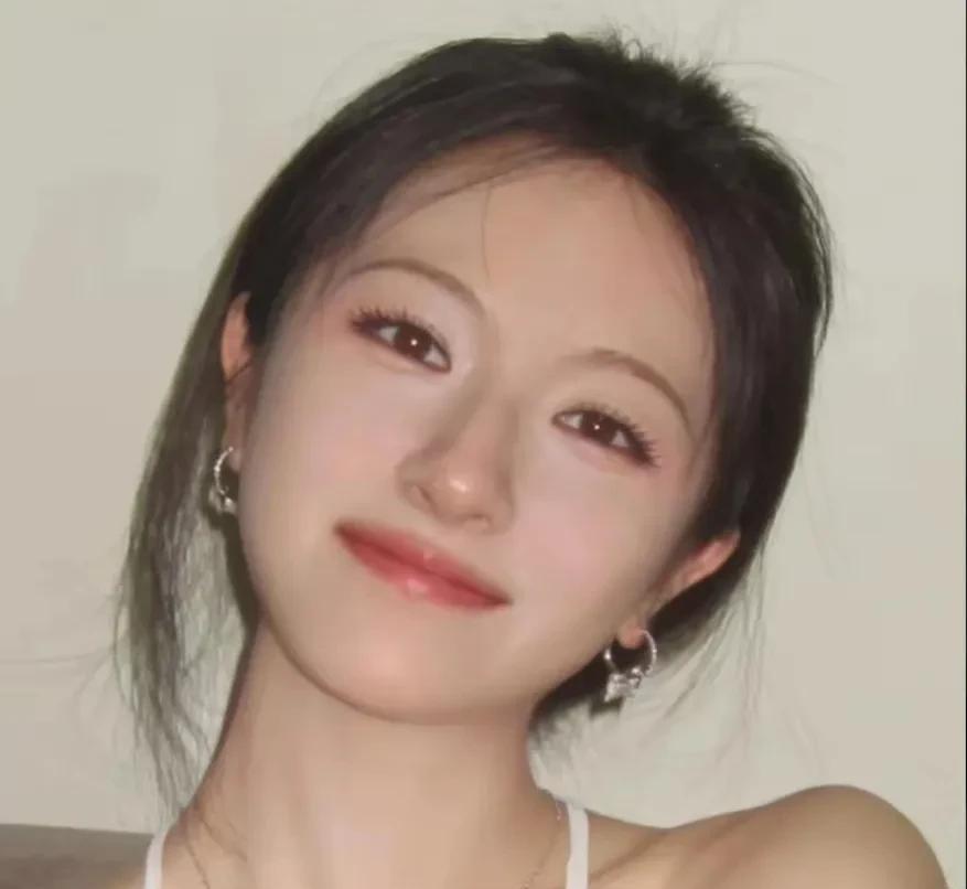 李兰迪这款眉毛，现在很少人化了，不知道为什么，秀丽温婉大气，多符合东方审美啊，而