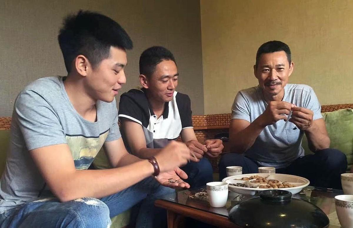 看到现在演员互动都像商业互吹，我反而更怀念这种“刀刀见血”的互怼。张丰毅当着镜