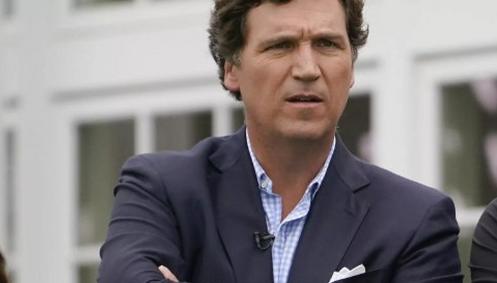 “台独”分子的精神支柱，塌了！就在1月14日，美国顶级名嘴卡尔森直接给“阻挠统一