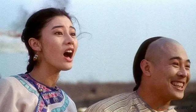 乾隆28年，24岁少侠方世玉被武当师太一脚踢死。7天后，他娘苗翠花抱着一匣船契盐