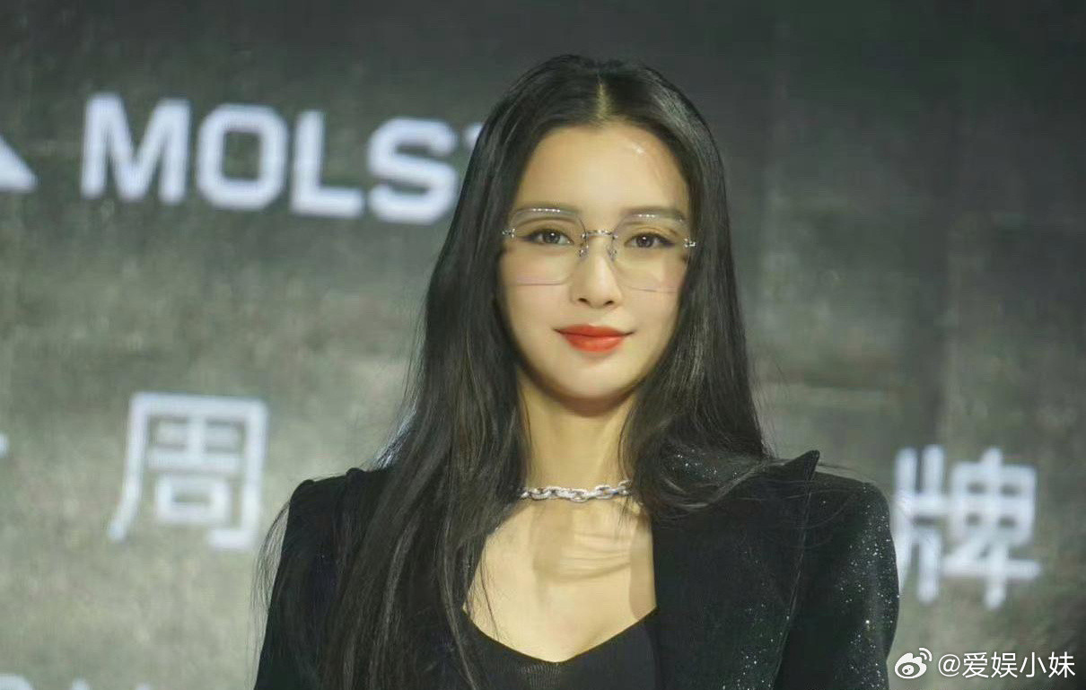 这竟然是Angelababy，真没看出来​​​