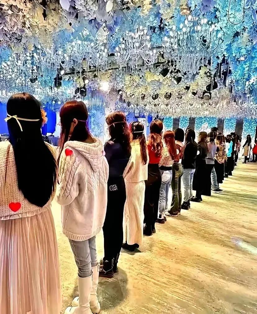 现在女生个个号称独立女性，为什么还相亲呢？还要结婚呢？还要男人给她花钱呢？