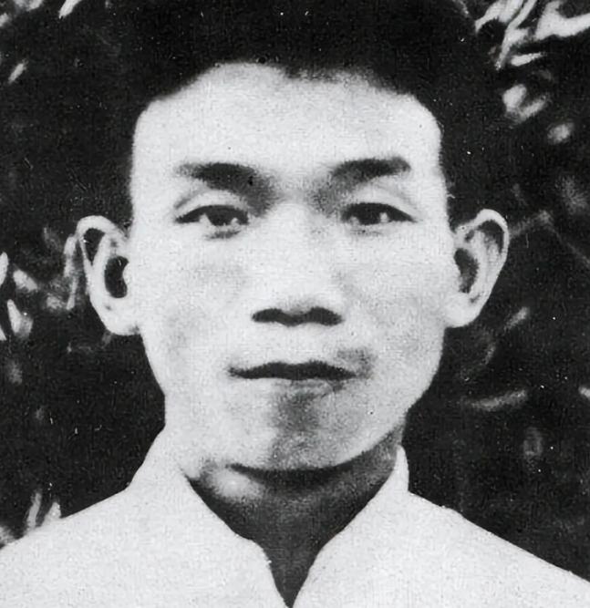 1919年，23岁的郁达夫去青楼，想要发泄一晚，对老鸦说：“给我找一个年纪大，长