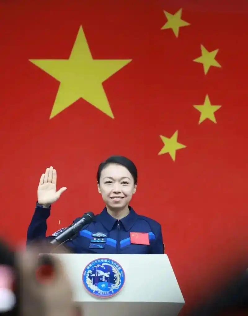 7名美国宇航员的亡灵打脸中国汉奸——损出，老子们死不瞑目！这2天，一帮文盲半