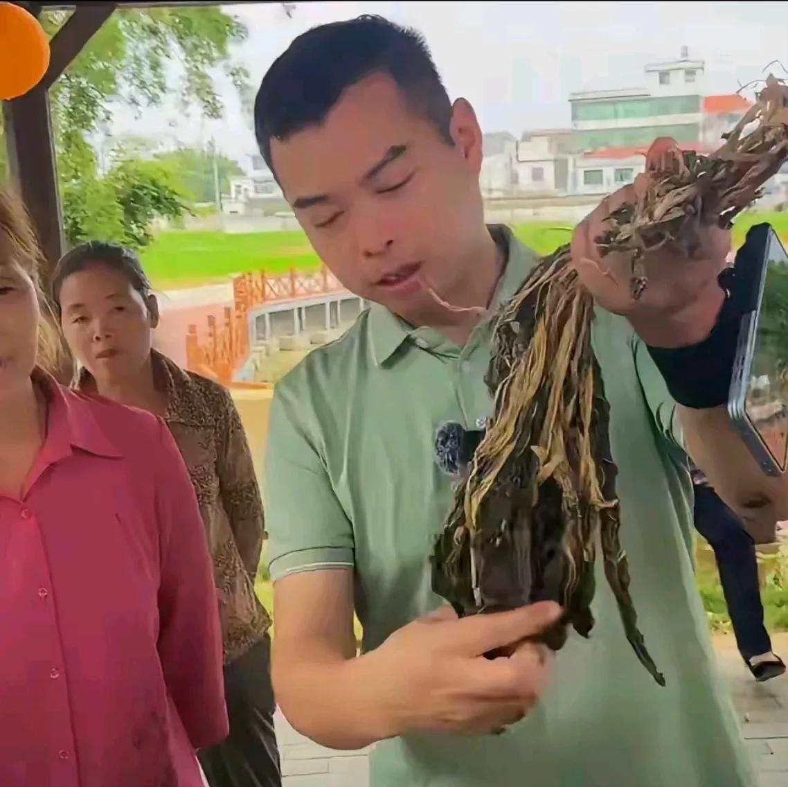 家人们姗姗来了，现在早晨7点，翻开手机，看到云昊昨夜在直播中，掷地有声地宣告胜利